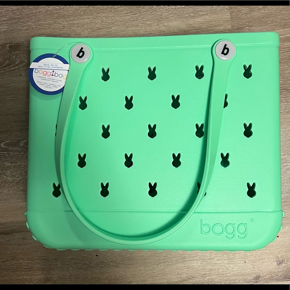 Bunny baby bogg bag in mint. NWT.